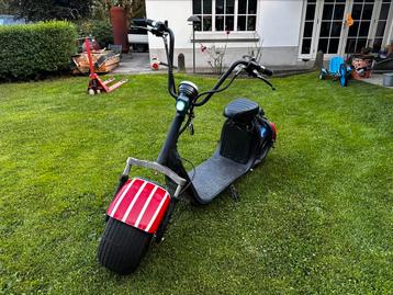 i-CoCo Scooter  met kenteken en een alarmsysteem  beschikbaar voor biedingen