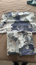 Donkerblauwe met bloemen kussenslopen, Blauw, Hoeslaken of Sloop, Ophalen of Verzenden, Nieuw