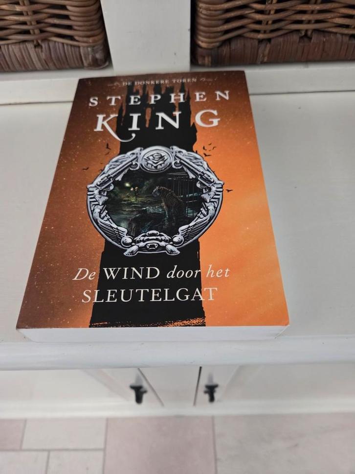 De donkere toren / De wind door het sleutelgat, Boeken, Fantasy, Gelezen, Ophalen of Verzenden