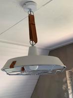 Witte hanglamp met cognackleurige band, 50 tot 75 cm, Nieuw, Ophalen of Verzenden, Landelijk, stoer, industrieel