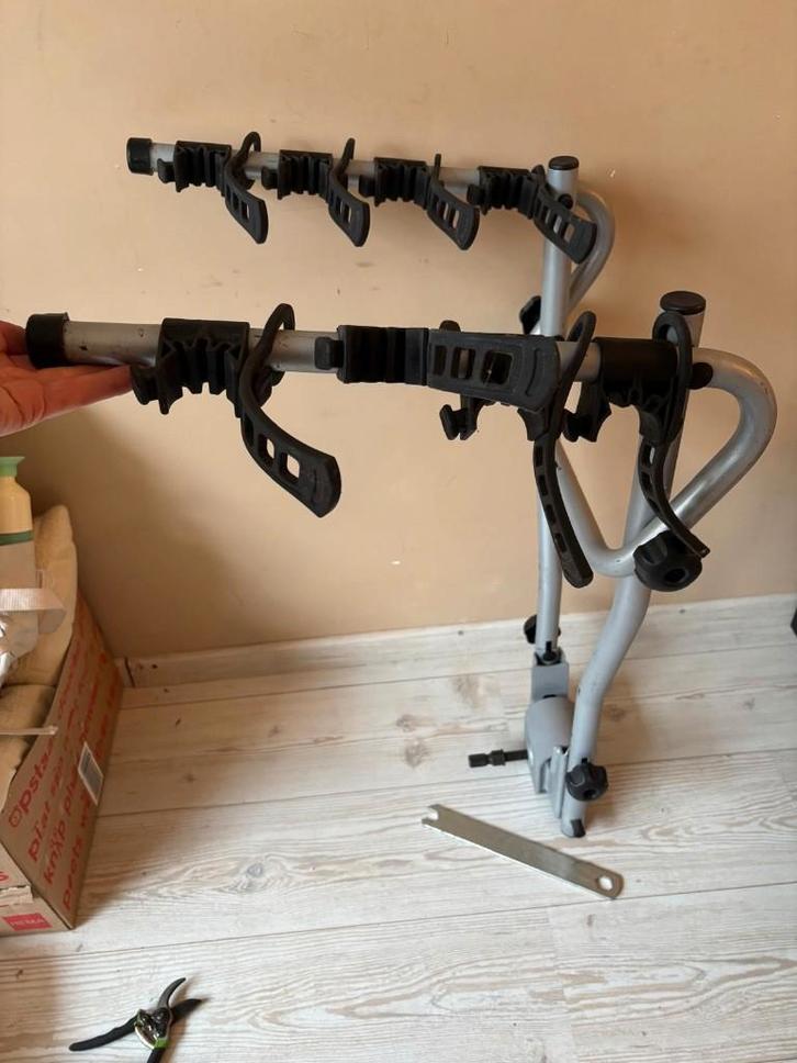 Thule Hang On fietsdrager with tilt €45, Auto diversen, Fietsendragers, Gebruikt, Trekhaakdrager, 3 fietsen of meer, Brede banden