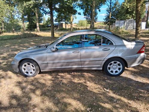 Mercedes-Benz C-Klasse 1.8 C180 Kompr Sedan 2004 Grijs, Auto's, Mercedes-Benz, Particulier, C-Klasse, Benzine, D, Sedan, Handgeschakeld