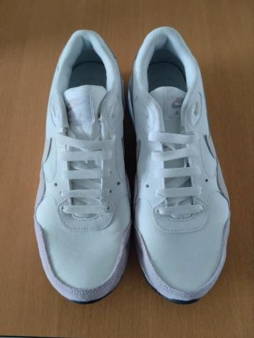 Nike sneakers  beschikbaar voor biedingen