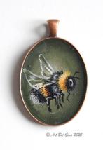 Vliegende hommel geschilderd op een mooie metalen hanger, Ophalen of Verzenden