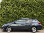 Toyota Auris Touring Sports 1.8 Hybrid Executive Camera Pano, Euro 5, Gebruikt, Zwart, Leder en Stof