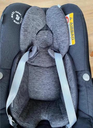 Maxicosi pebble met familyfix2 beschikbaar voor biedingen