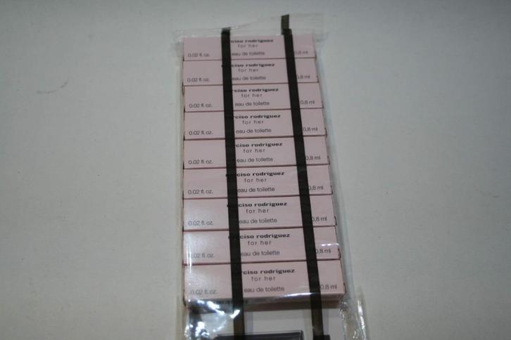 9 parfum staaltjes Narciso Rodriguez For Her 0,8 ml EdT, Verzamelen, Parfumverzamelingen, Nieuw, Miniatuur, Gevuld, Verzenden