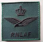 Borstembleem: KLu-embleem met opdruk RNLAF, Verzamelen, Militaria | Algemeen, Verzenden, Luchtmacht, Nederland, Embleem of Badge