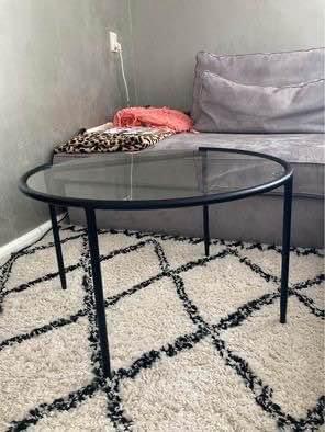 Salontafel zwart rond 74 cm glazen blad tafeltje industrieel beschikbaar voor biedingen