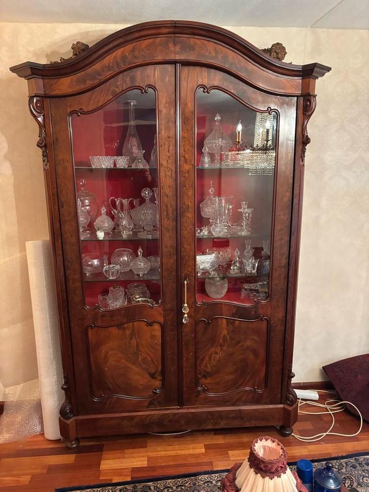 Antieke vitrine kast gevuld met mooi kristal, bieden !!, Antiek en Kunst, Antiek | Glas en Kristal, Ophalen