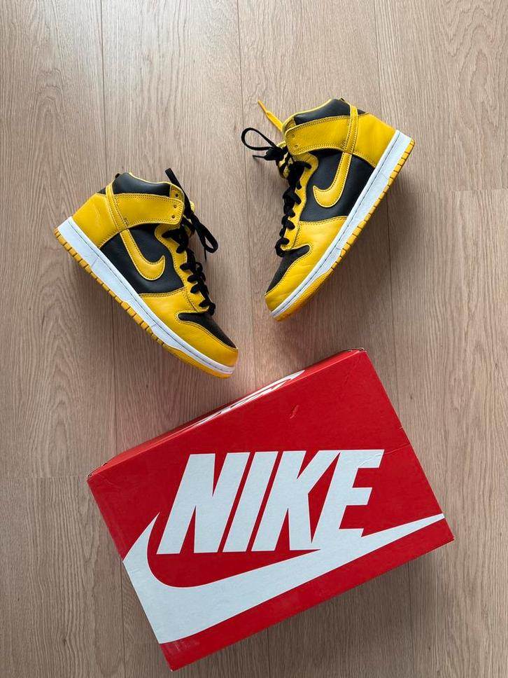 Nike Dunk High varsity maize yellow black wu-tang clan 42.5, Kleding | Heren, Schoenen, Zo goed als nieuw, Sneakers of Gympen