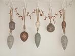 Kerst 8 dennenappel eikel hanger taupe saliegroen crème goud, Ophalen of Verzenden, Zo goed als nieuw