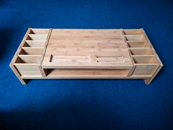 Houten Monitortafel / Monitorstandaard beschikbaar voor biedingen