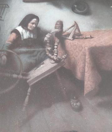 Brocante prentje oude vrouw met spinnewiel beschikbaar voor biedingen