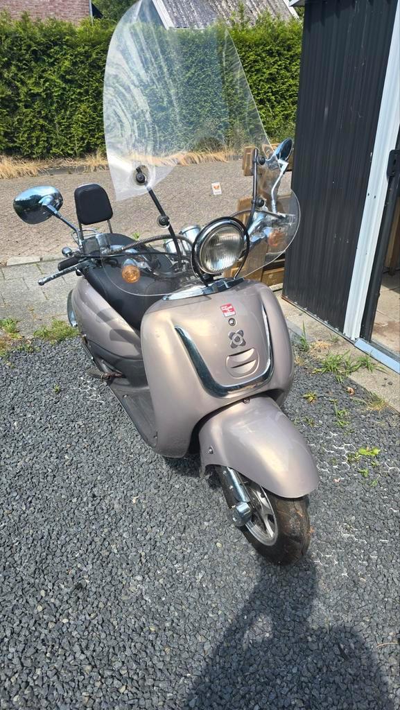 agm retro scooter(lees beschrijving), Fietsen en Brommers, Snorfietsen en Snorscooters, Gebruikt, Overige merken, Ophalen