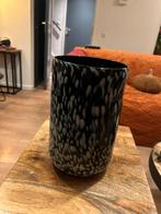 Zwarte vaas met witte stippen, Huis en Inrichting, Woonaccessoires | Vazen, Zwart, Nieuw, Ophalen of Verzenden, Glas