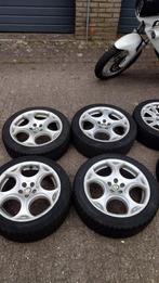 Originele Alfa Romeo 17" velgen met Pirelli winterbanden, Auto-onderdelen, Banden en Velgen, Ophalen, Velg(en), 17 inch, Personenwagen