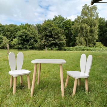 Petite Amelie witte tafel incl. 2 konijnen stoeltjes beschikbaar voor biedingen