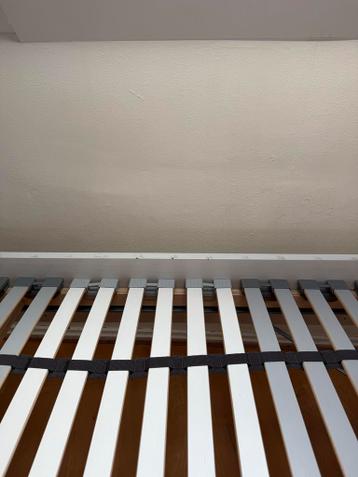 IKEA Brusali Bedframe wit 160x200 + Lattenbodems - afbeelding 4