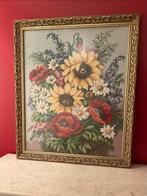 Geborduurde bloemen in sierlijst, Antiek en Kunst, Ophalen of Verzenden