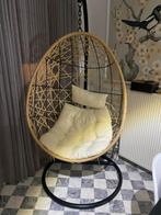 Stijlvolle hangstoel met kussens, Huis en Inrichting, Stoelen, Wit, Riet of Rotan, Ophalen of Verzenden, Zo goed als nieuw