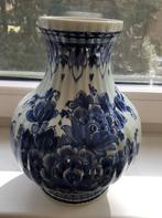 Prachtige hand beschilderde bolle Delfts blauwe vaas., Ophalen of Verzenden