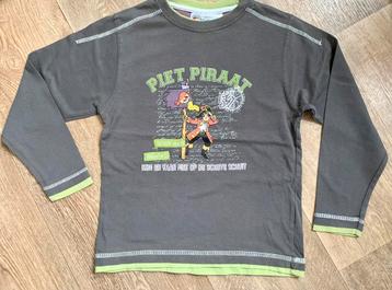 TE KOOP: longsleeve van Piet Piraat Studio 100 maat 122 ZGAN beschikbaar voor biedingen