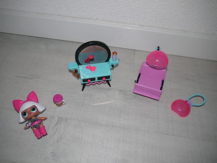 Als nieuw! L.O.L. Surprise Furniture Salon met Diva!, Kinderen en Baby's, Speelgoed | Poppen, Zo goed als nieuw, Overige typen