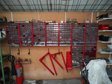 Vol Opbergsysteem met RVS Boutjes en Moertjes beschikbaar voor biedingen