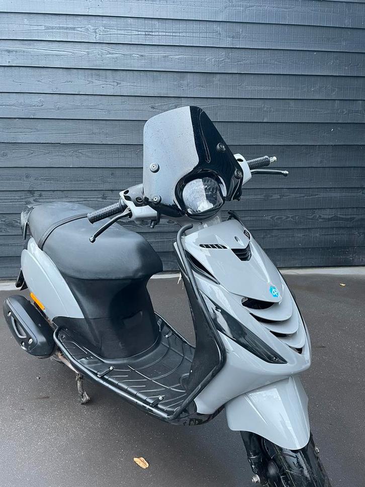 Piaggio Zip 4t 50cc 2021, Fietsen en Brommers, Scooters | Piaggio, Zo goed als nieuw, Zip, Maximaal 45 km/u, Benzine, Ophalen of Verzenden