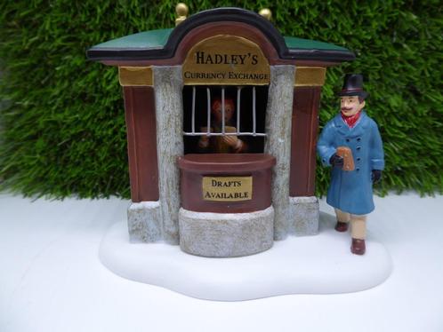 Department 56 Kerstdorp  Hadley,s currency exchange, Diversen, Kerst, Zo goed als nieuw, Verzenden