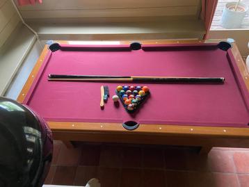 Pooltafel beschikbaar voor biedingen