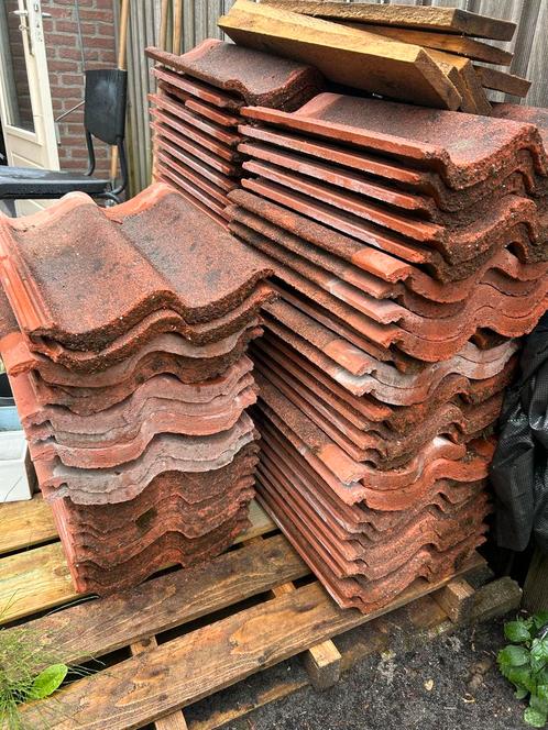 Gebruikte Rode Dakpannen - 75 stuks, Doe-het-zelf en Verbouw, Dakpannen en Dakbedekking, Gebruikt, Dakpannen, Steen of Klei, Rood