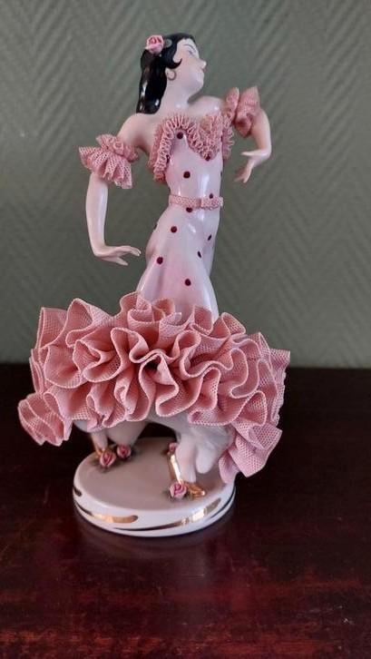 Prachtige Spaanse danseres 22cm izgs Dresden Thuringen, Antiek en Kunst, Antiek | Porselein, Ophalen of Verzenden