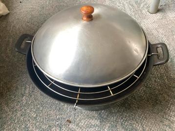 Gietijzeren wok beschikbaar voor biedingen