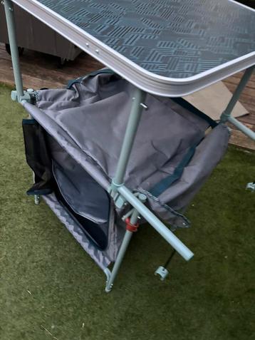 Decathlon kampeermeubel. Groenblauwe variant beschikbaar voor biedingen