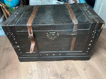 Mooie kist wel met gebruikssporen beschikbaar voor biedingen