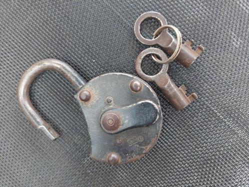 Antiek Hangslot met Sleutels, Antiek en Kunst, Antiek | Gereedschap en Instrumenten, Ophalen of Verzenden
