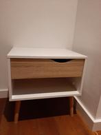 Nachtkasje zo goed als nieuw, Huis en Inrichting, Slaapkamer | Nachtkastjes, Ophalen, Zo goed als nieuw, 45 tot 65 cm