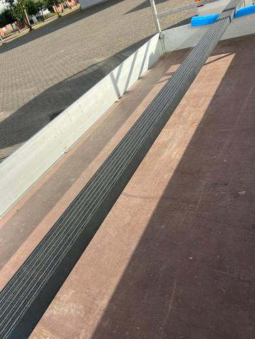 Bovenrail glazen schuifwand beschikbaar voor biedingen