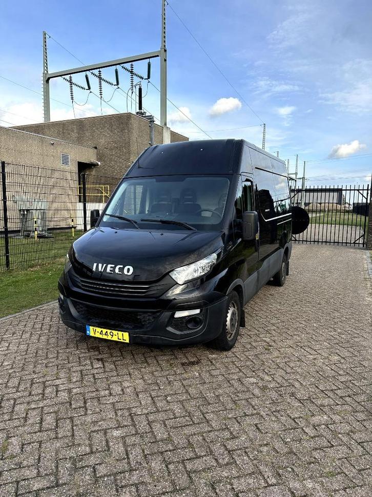 Nette Iveco Daily 35S12 Automaat L2H1 3,5t Trekhaak, Auto's, Bestelauto's, Particulier, ABS, Airbags, Bluetooth, Boordcomputer
