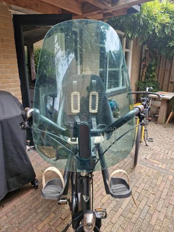 Urban Iki voorzitje met windscherm beschikbaar voor biedingen