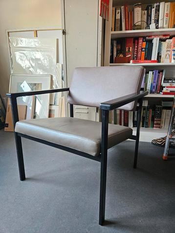 Mooi modern stoeltje/fauteuil 