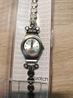 Swatch 007 Villain Collection Rosa Klebb horloge, Sieraden, Tassen en Uiterlijk, Horloges | Dames, Staal, Ophalen of Verzenden