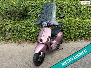Vespa Sprint CUSTOM ROSE GOLD 45km BETAAL met in3 beschikbaar voor biedingen