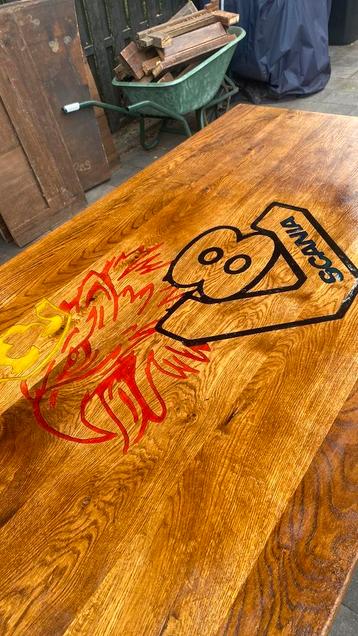 Scania tafel zelfgemaakt beschikbaar voor biedingen