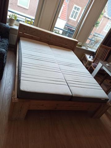 Houten bed/ wooden bed 160x200