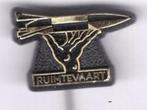 Ruimtevaart goud op zwart plastic speldje ( F_223 ), Verzamelen, Speldjes, Pins en Buttons, Verzenden, Zo goed als nieuw, Transport