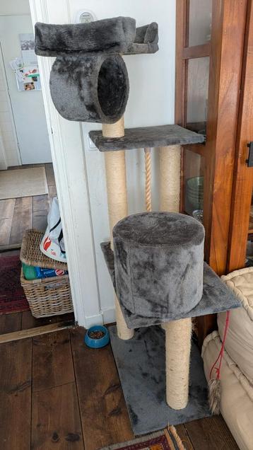 Krabpaal voor katten 175 cm hoog  beschikbaar voor biedingen