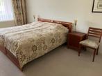 Ledikant met nachtkastjes en stoelen, Huis en Inrichting, Slaapkamer | Bedden, Ophalen, Gebruikt, 210 cm, Tweepersoons